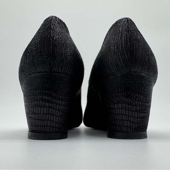 Stuart Weitzman Black Embossed Shimmer Leather Wedge Heels Size 8.5 - Picture 5 of 12